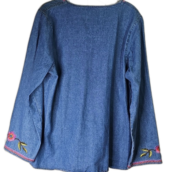 Blouse By Tantrums Denim V Neck Embroidered Front & Sleeve Blue Sz L - Picture 6 of 6
